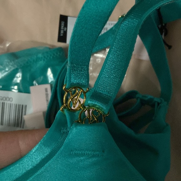 Victoria's Secret Push-Up Demi Bra
Tied-with-a-Bow Adjustable V-String Panty - Picture 13 of 13